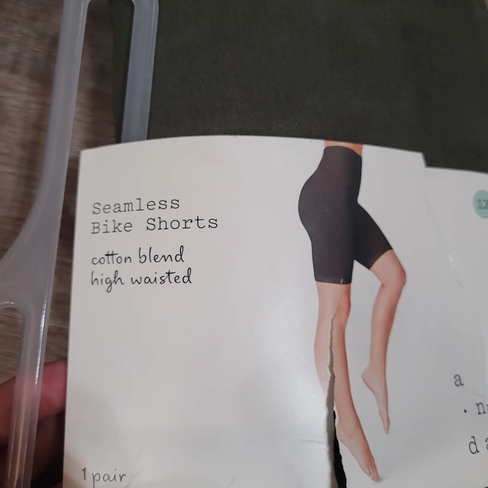 📌SOLD📌Seamless bike shorts - Picture 2 of 4